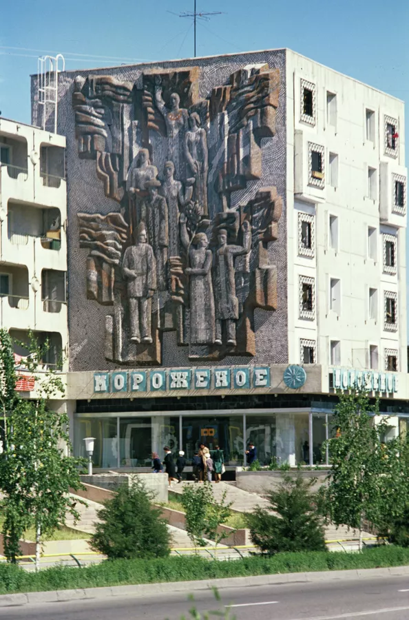 Старый Пишпек и ранние городские вывески