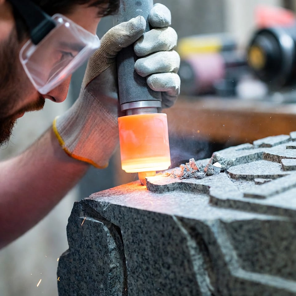 Камень и стекло