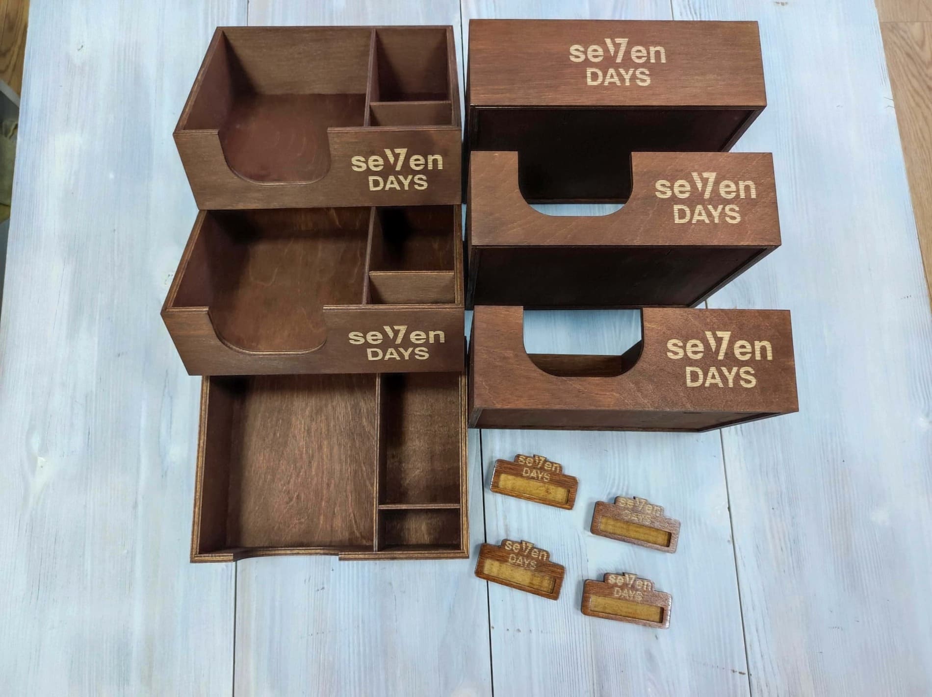 Салфетницы и бейджи