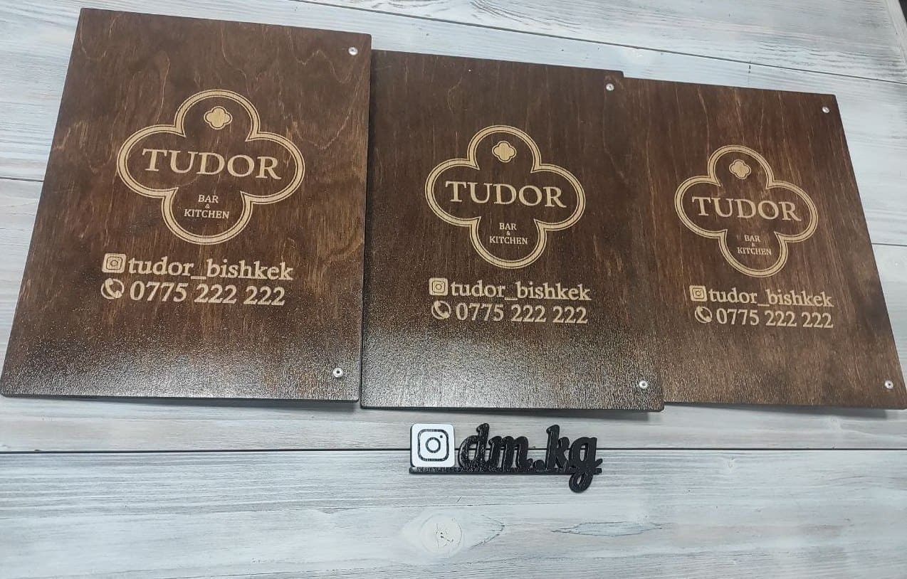 Табличка с логотипом