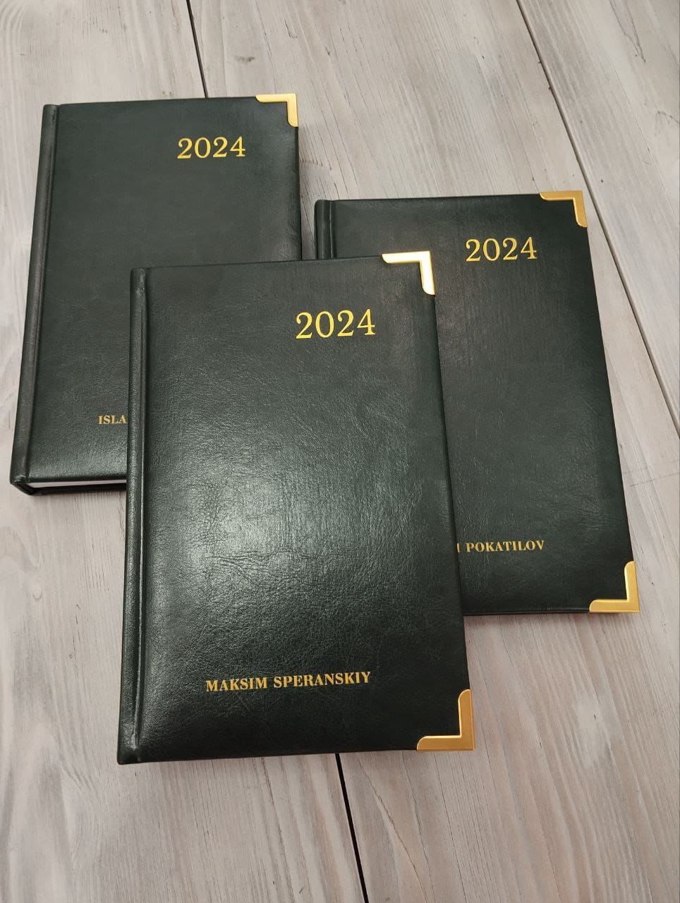 Ежедневники с тиснением