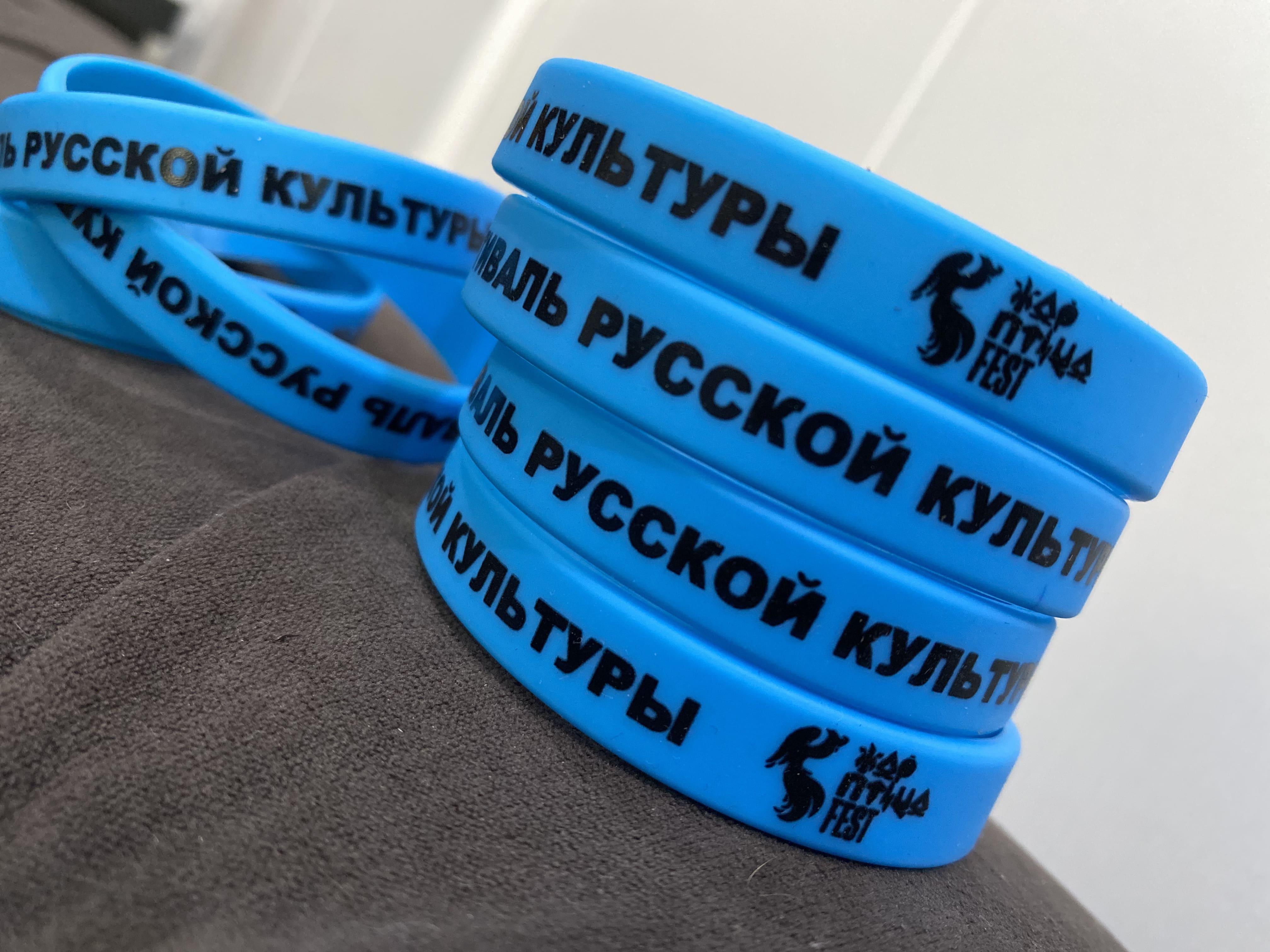 Браслеты с логотипом