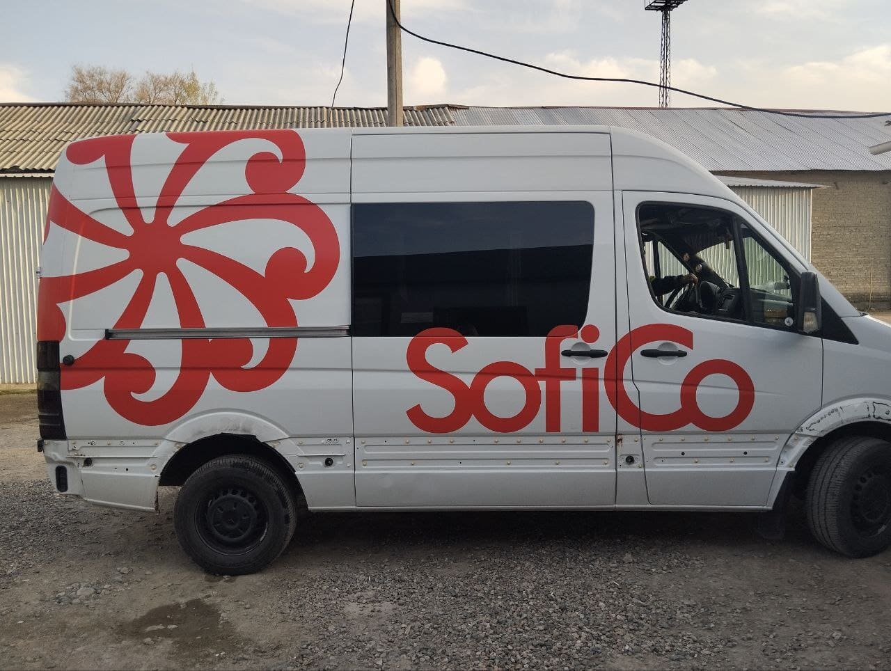 Наклейки на авто