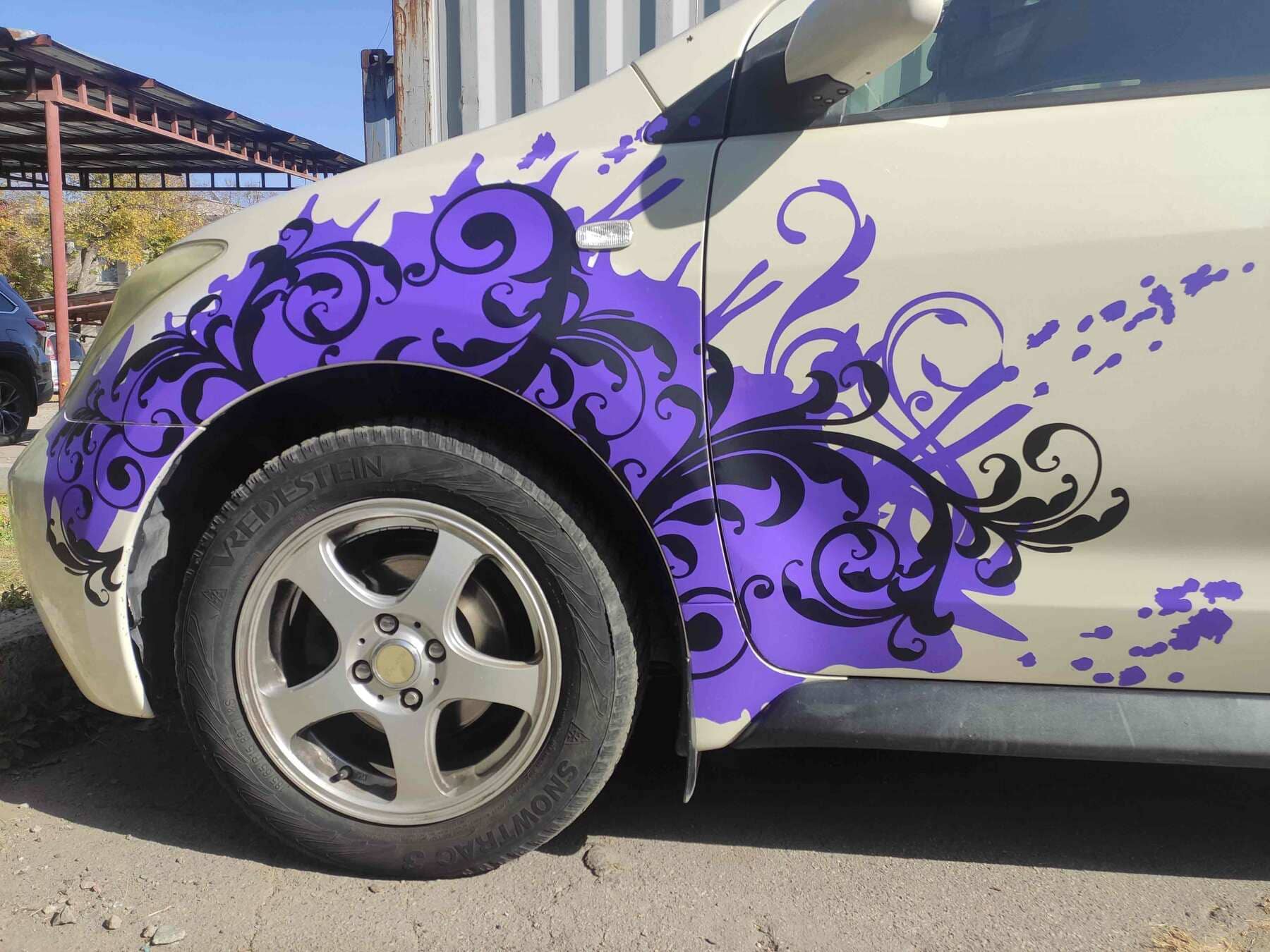 Наклейки на авто