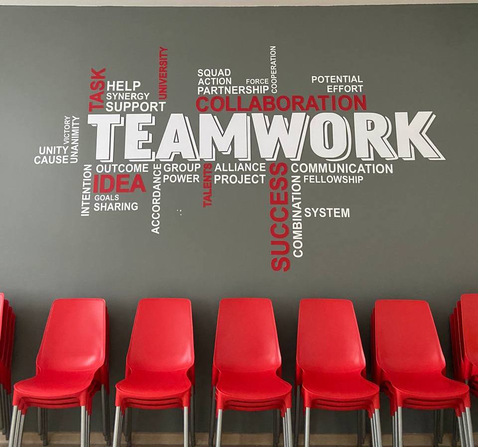 Настенная наклейка